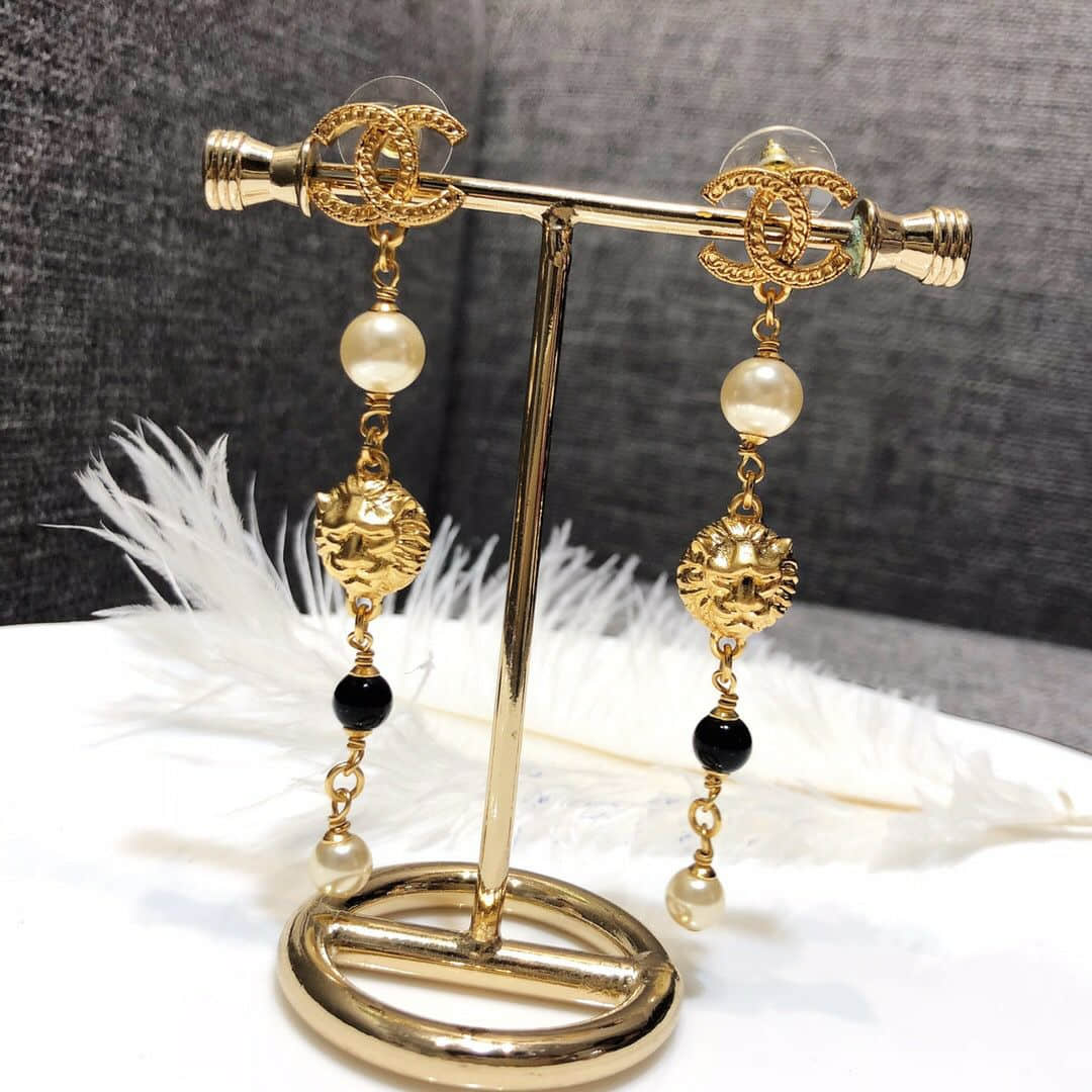 CHANEL香奈儿 专柜一致黄铜材质 18款珍珠狮子头耳钉耳环