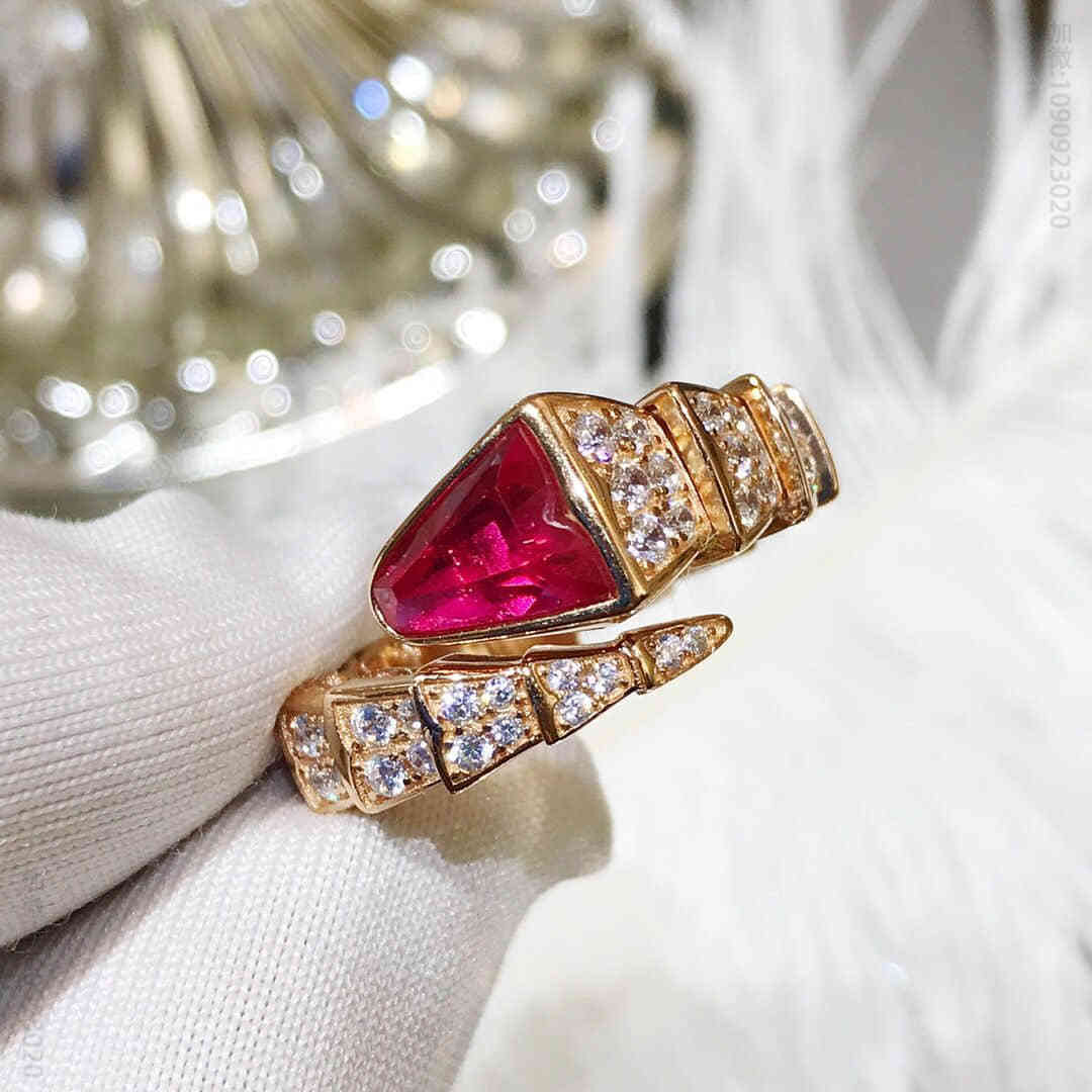 宝格丽BVLGARI 纯银材质电镀18K真金 18款玫瑰金粉碧玺蛇骨戒指
