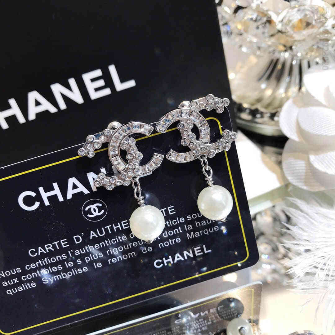CHANEL香奈儿 专柜一致黄铜材质 18经典款珍珠耳钉