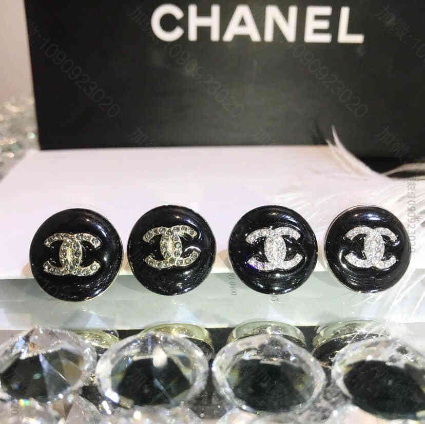 CHANEL香奈儿 专柜一致黄铜材质 18款黑色双c纽扣耳钉