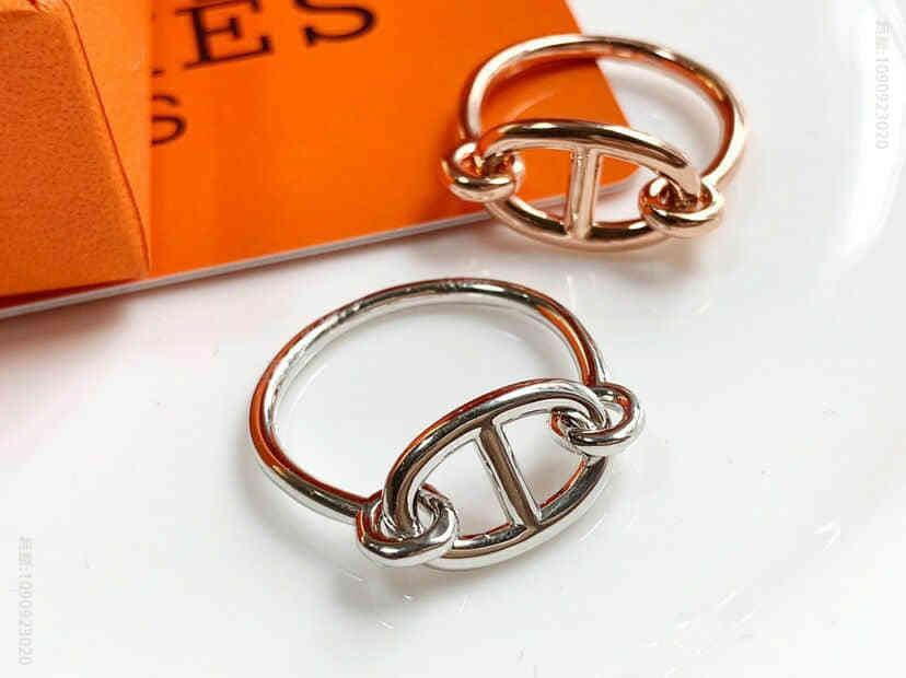 爱马仕HERMES 925纯银材质电镀白真层猪鼻戒指