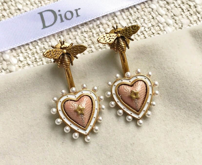 Dior迪奥 专柜一致黄铜材质 18款珍珠蜜蜂心形耳钉耳环