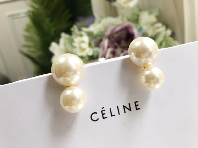 Celine赛琳 专柜一致黄铜材质电镀18k金 18冬季新款珍珠耳钉耳环