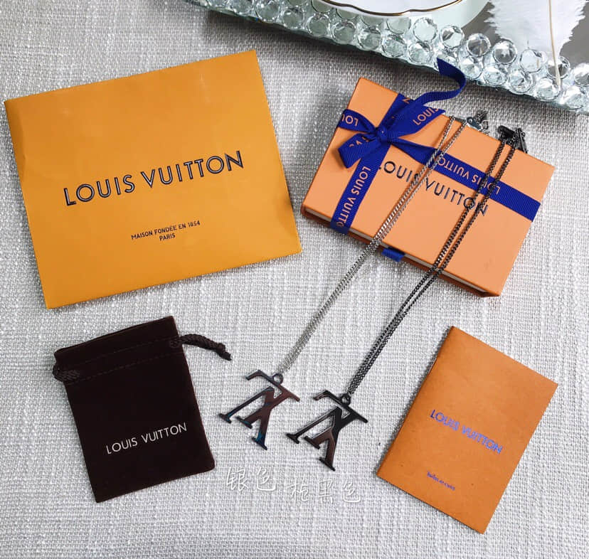 Louis Vuitton 路易威登 专柜一致黄铜材质 LV项链