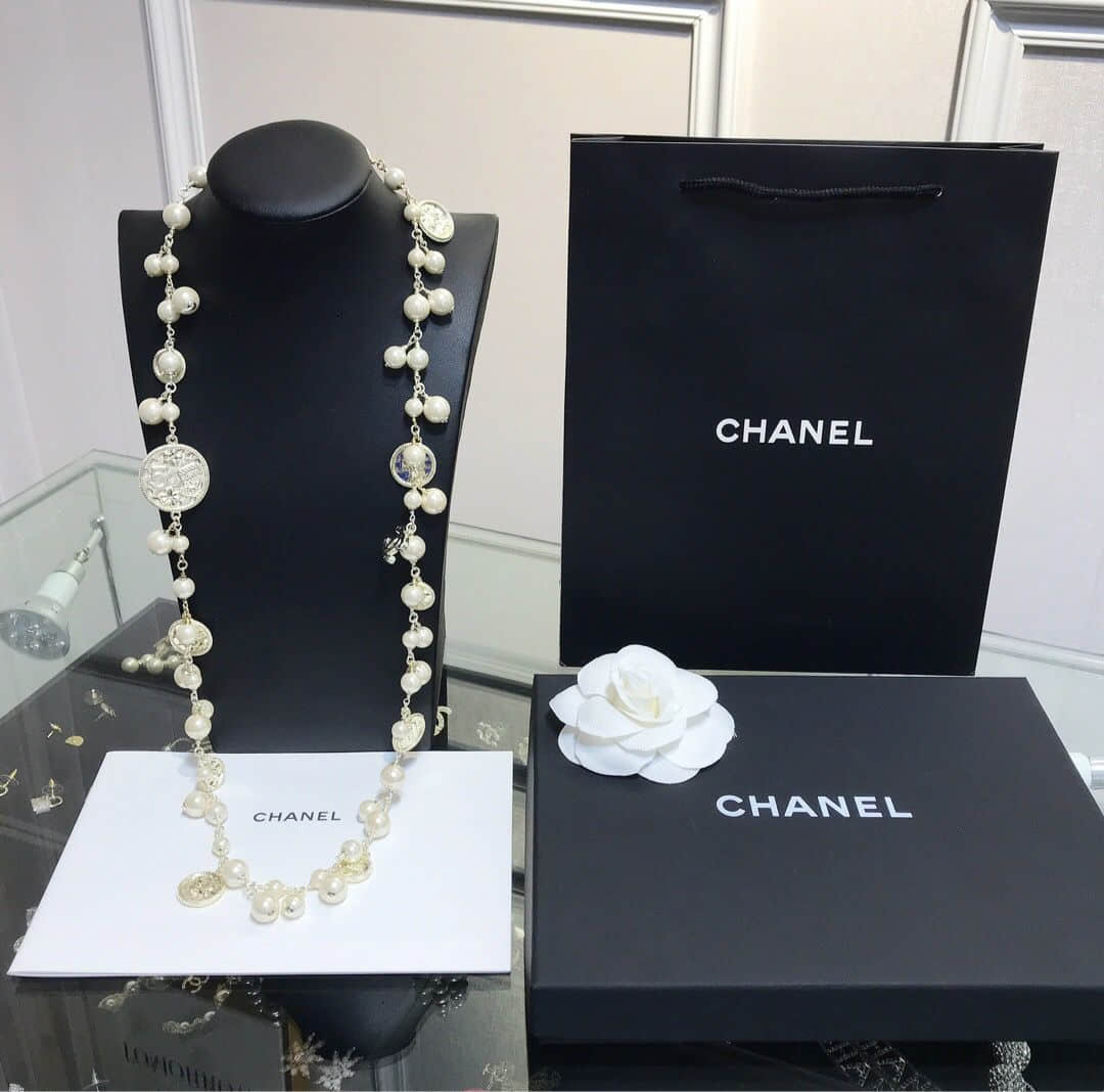 18新款Chanel 香奈儿珍珠罗马硬币毛衣链