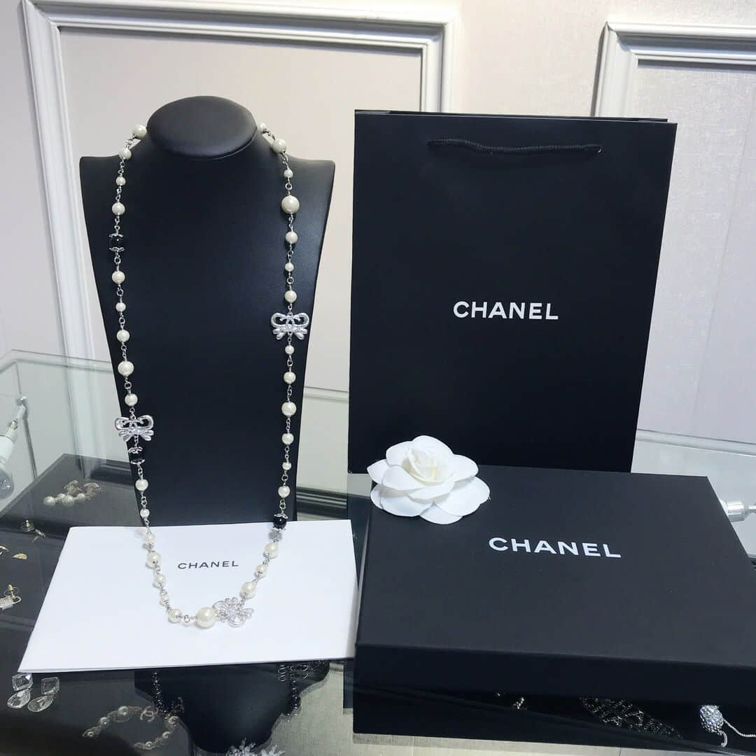 18新款Chanel 香奈儿蝴蝶结双c珍珠毛衣链项链