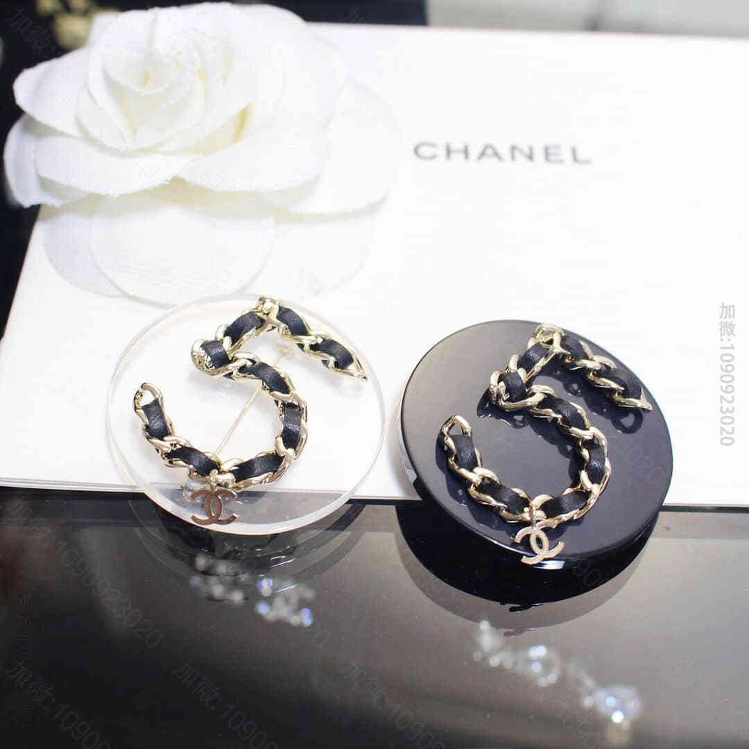 CHANEL香奈儿 专柜一致黄铜材质 亚克力板5字胸针（单个）