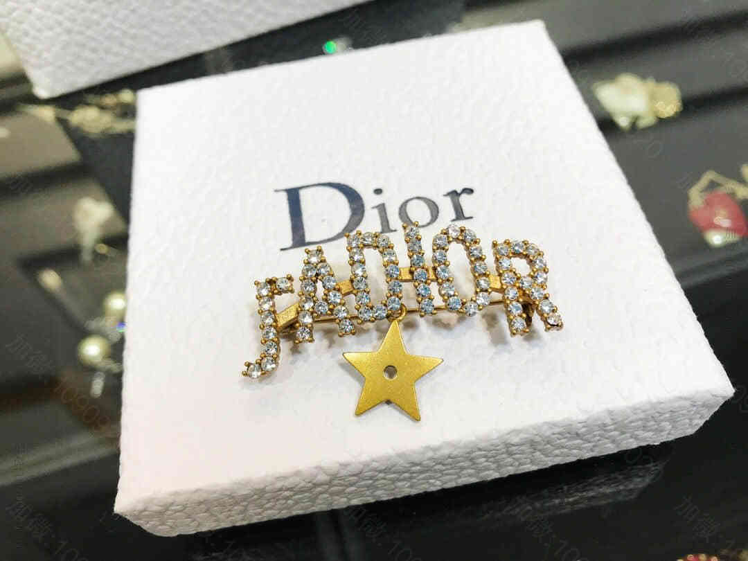 迪奥DIOR 专柜一致黄铜材质字母CD星星★满钻胸针