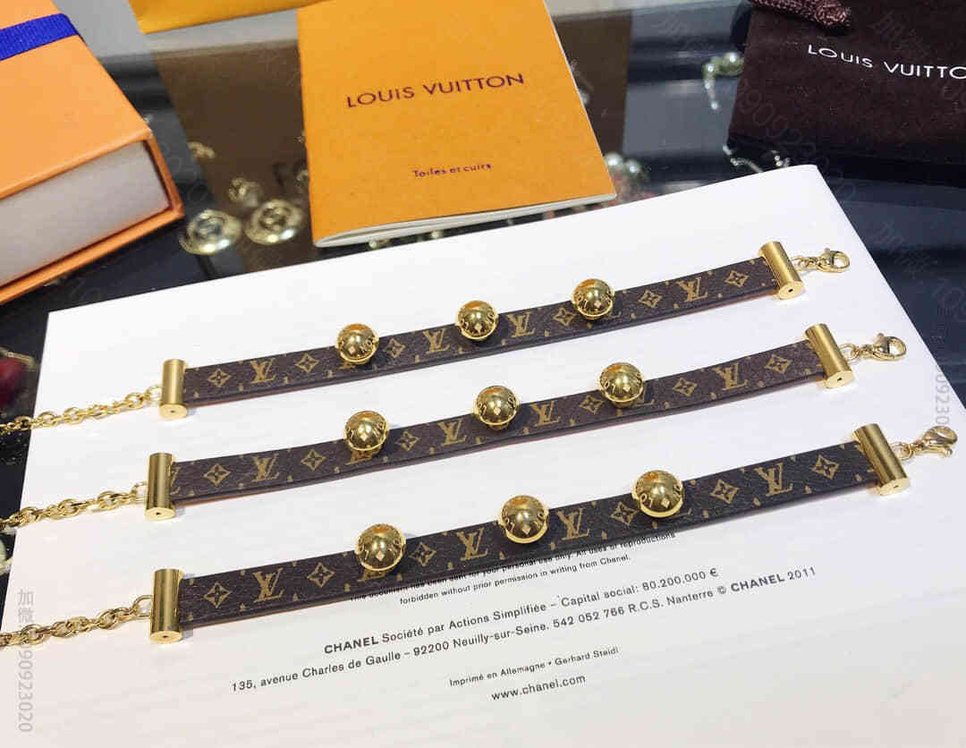 路易威登Louis Vuitton 老花小牛皮手镯手环