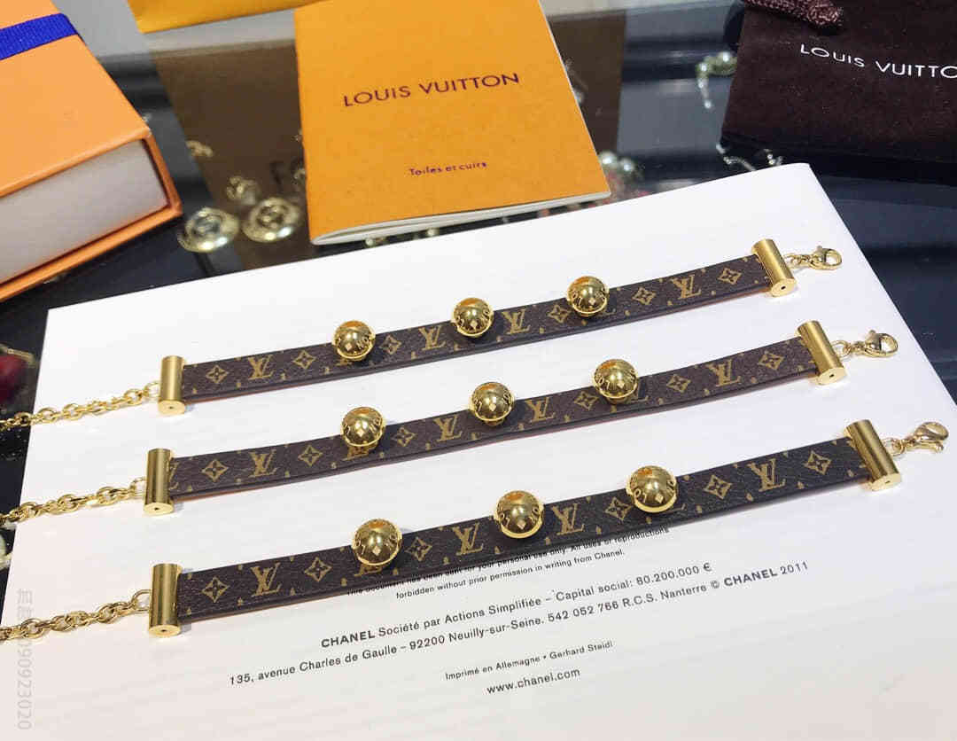 路易威登Louis Vuitton 老花小牛皮手镯手环
