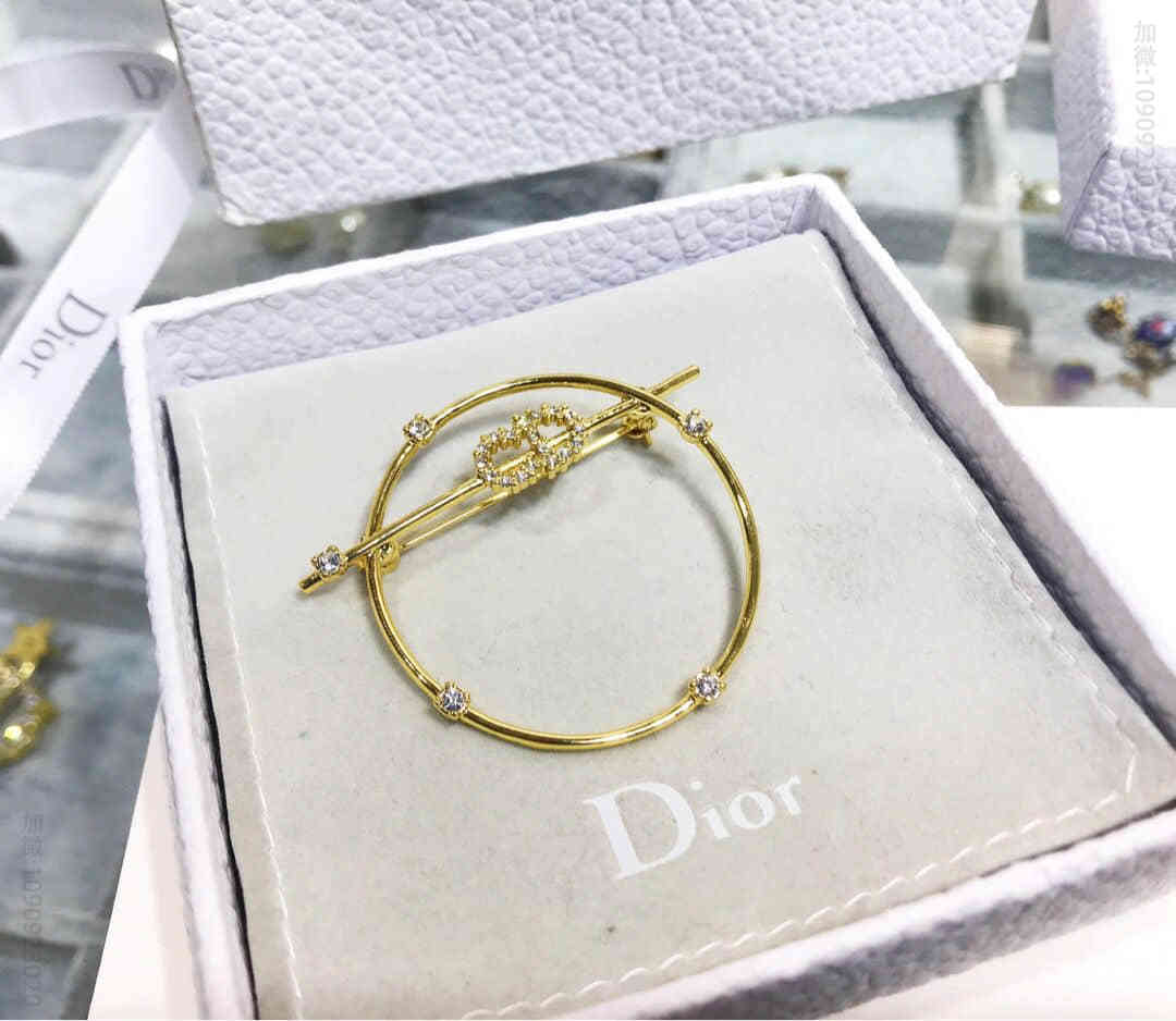迪奥DIOR 专柜一致黄铜材质字母CD胸针