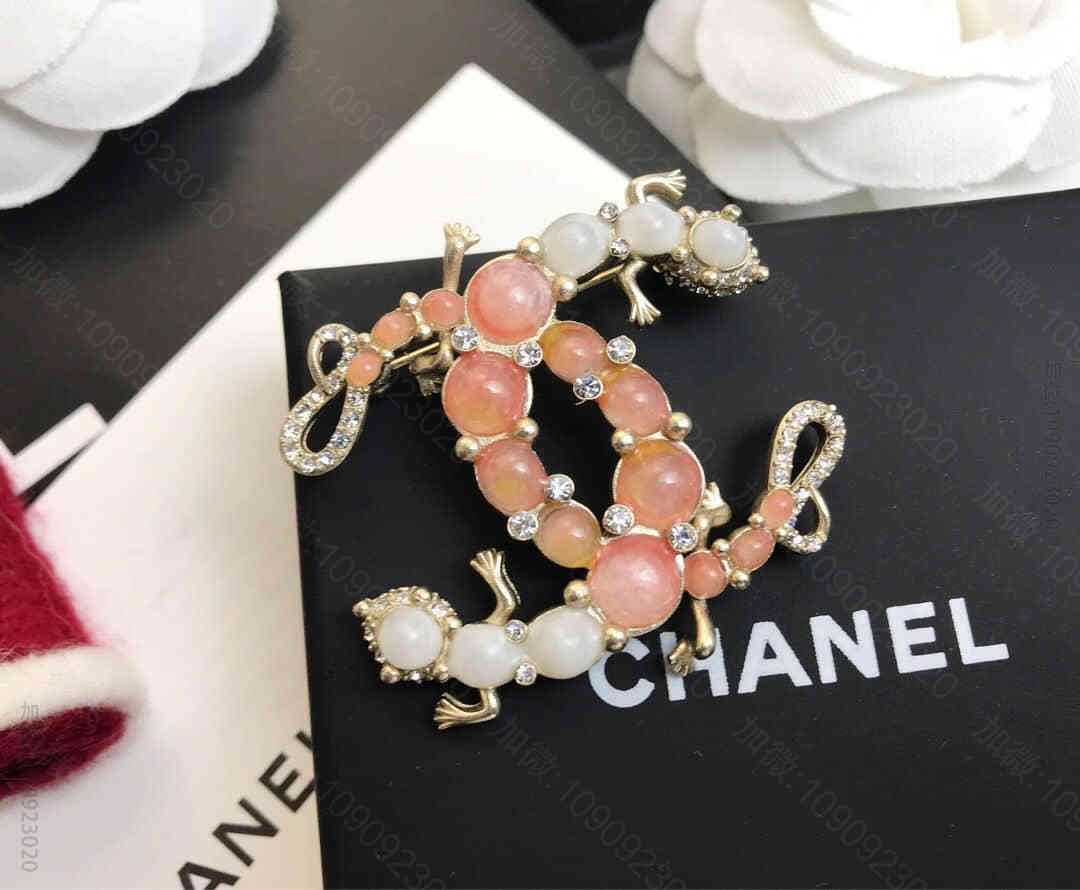 19早春新款 CHANEL香奈儿双c壁虎胸针