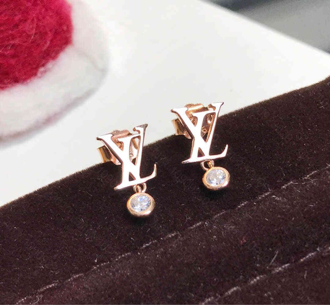 Louis Vuitton 路易威登 925纯银材质lv字母耳钉