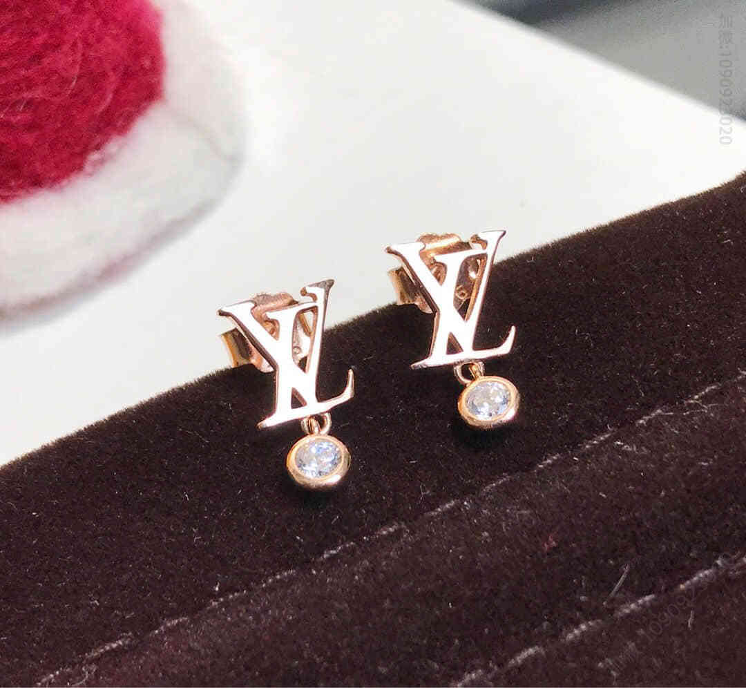 Louis Vuitton 路易威登 925纯银材质lv字母耳钉