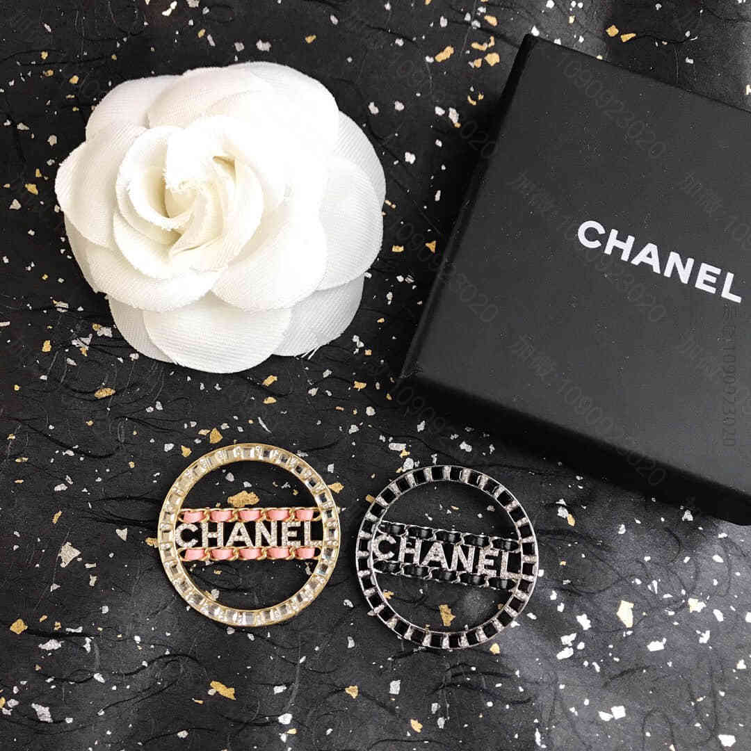 CHANEL香奈儿 专柜一致黄铜材质字母胸针