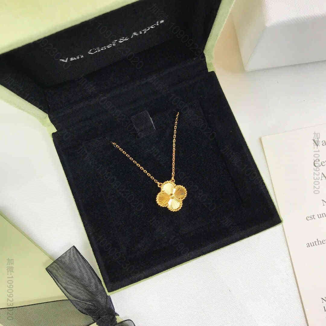 Van Cleef &Arpels 梵克雅宝 黄金单花四叶草项链