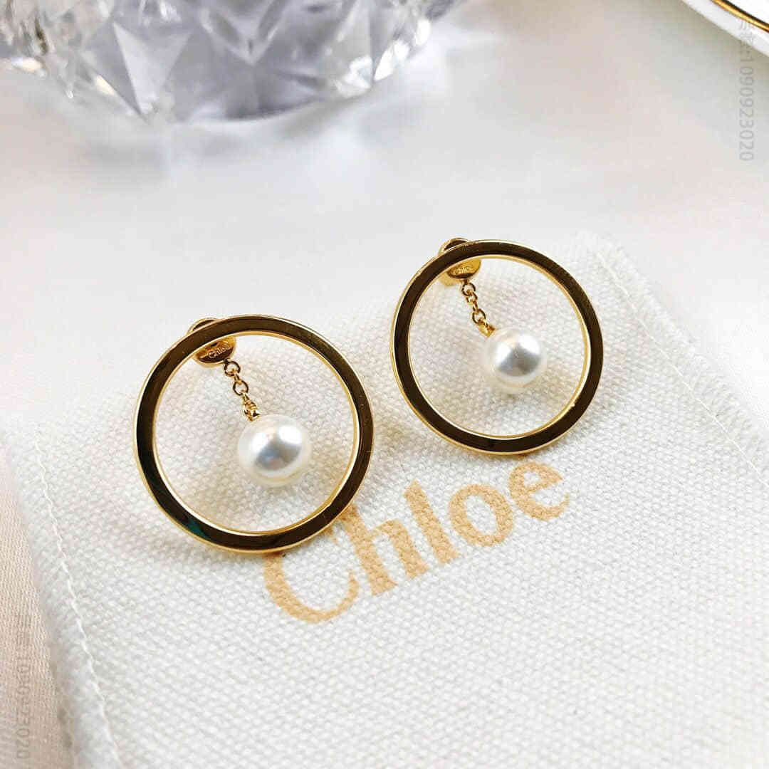 Chloe Quinn charm 简约珍珠耳环耳钉