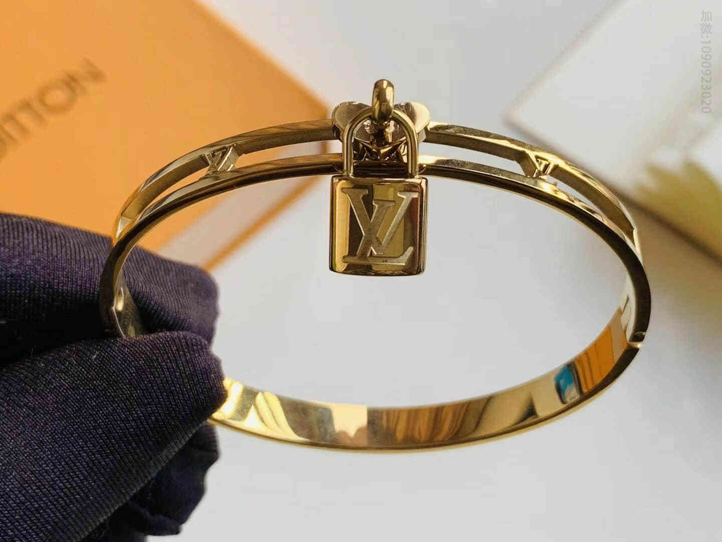 LV/路易威登 金色手环 M6228