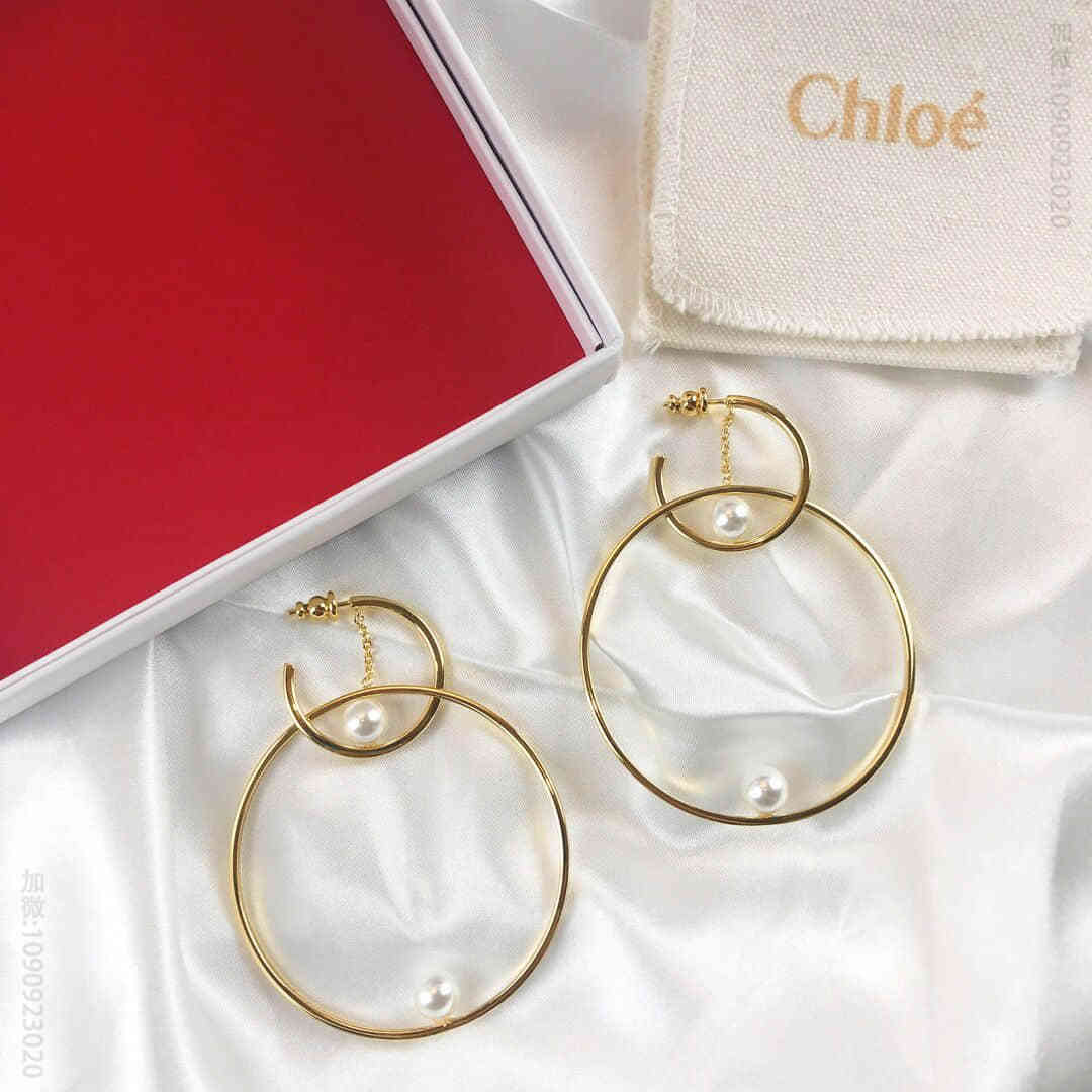 Chloe Quinn charm 简约珍珠耳环耳钉