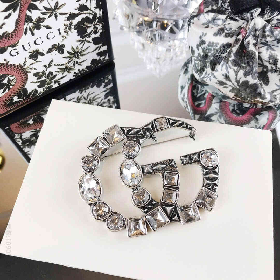 专柜一致黄铜材质双G字母水晶胸针