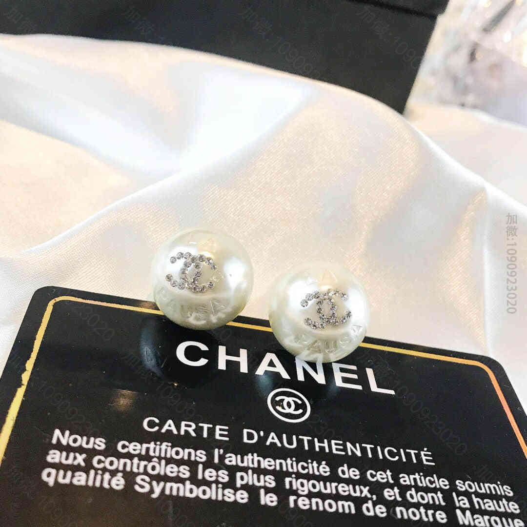 冬季新款CHANEL香奈儿双c白珍珠耳钉