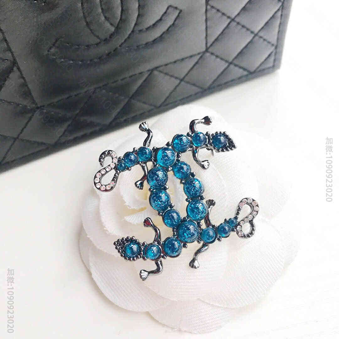 冬季新款CHANEL香奈儿双logo壁虎胸针