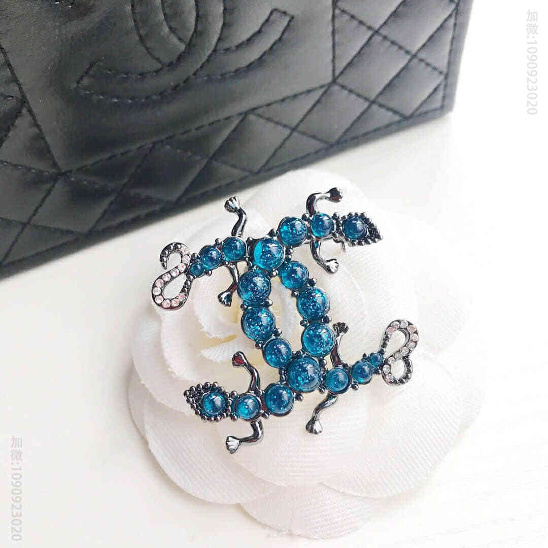 冬季新款CHANEL香奈儿双logo壁虎胸针