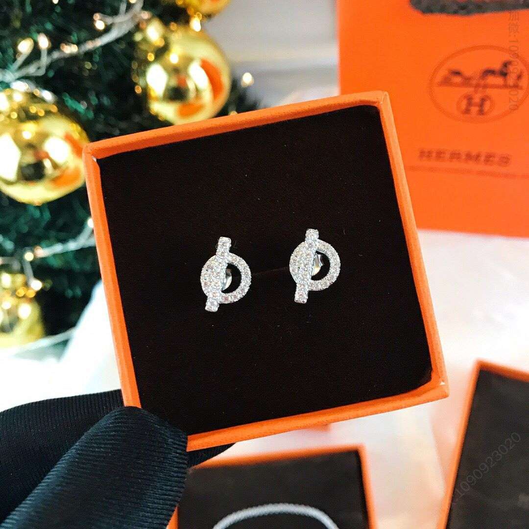 爱马仕HERMES 925纯银材质猪鼻耳钉