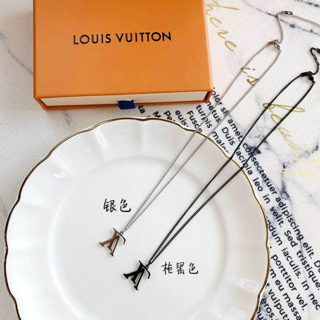 Louis Vuitton 路易威登 LV字母项链