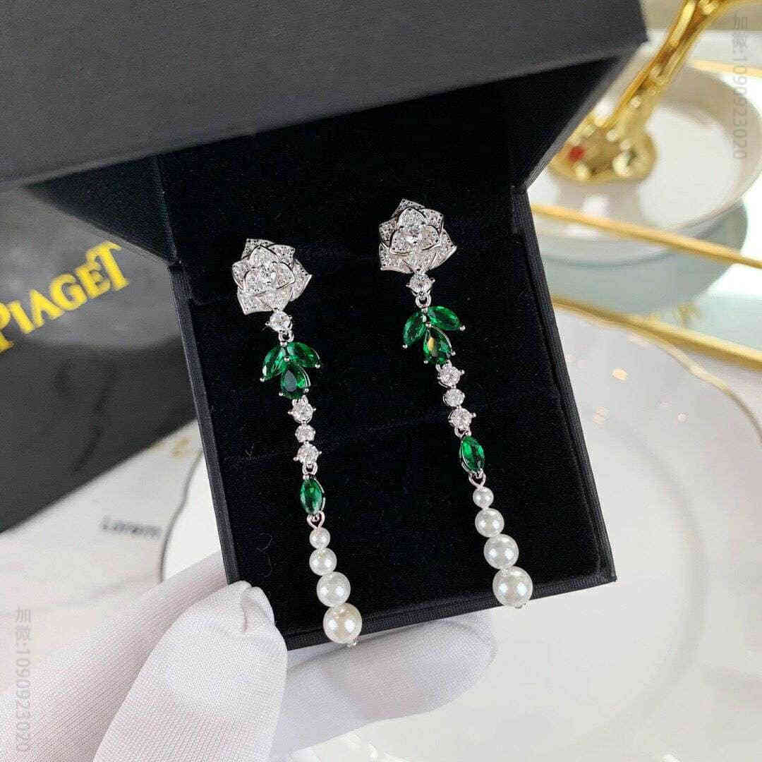 伯爵Piaget TIMELIGHT山茶花珍珠耳钉耳环