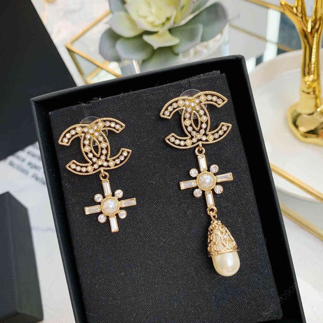 新款 CHANEL香奈儿不对称双c珍珠耳钉耳环