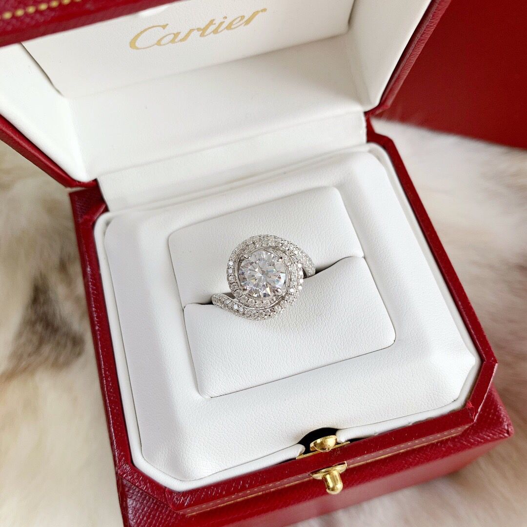 卡地亚Cartier 进口纯银材质电镀白金层单钻戒指(美码678）两克拉