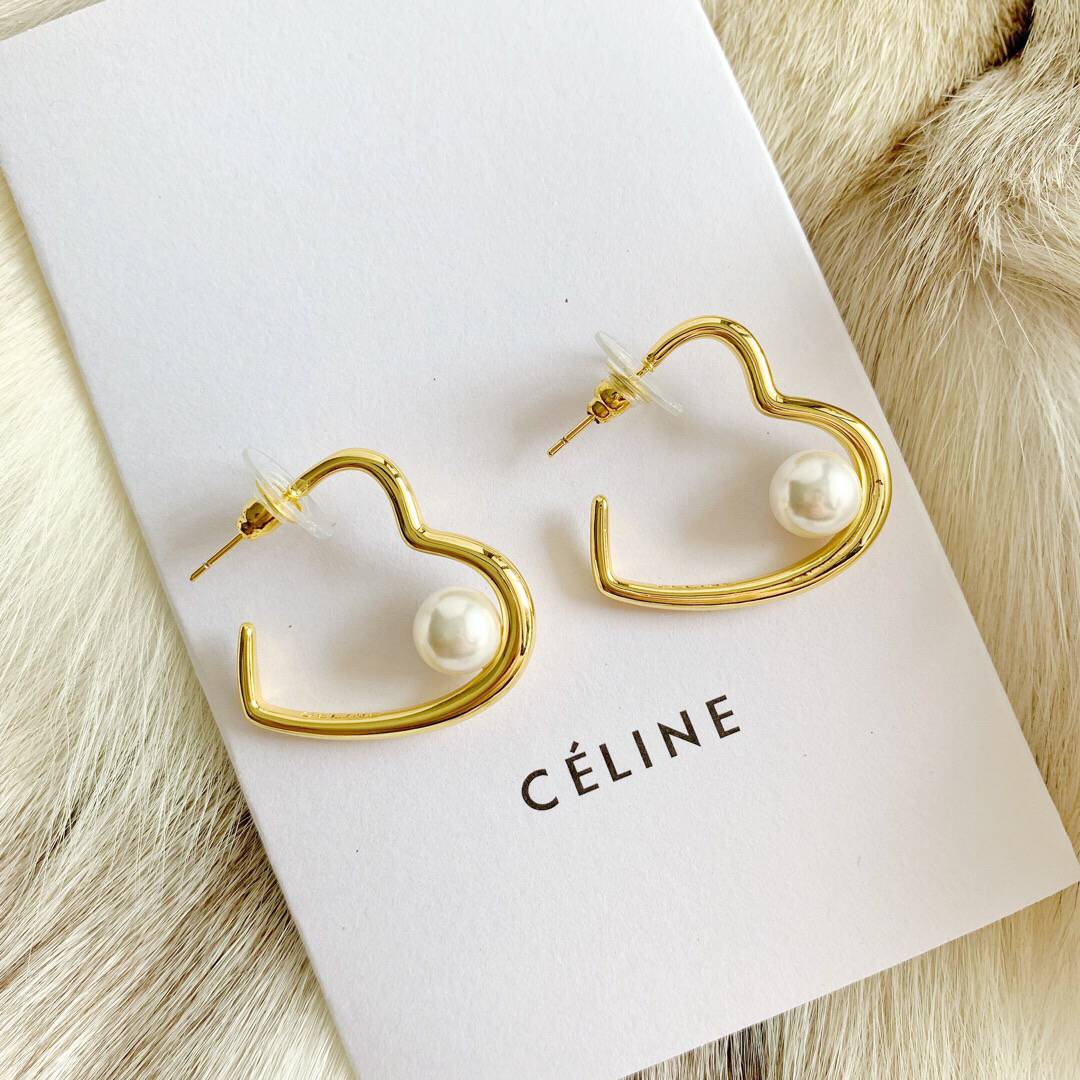 新款Celine赛琳桃心爱心珍珠耳钉耳环