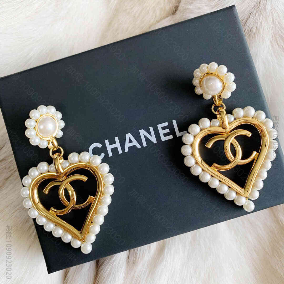 新款 CHANEL香奈儿双c桃心珍珠耳钉耳环