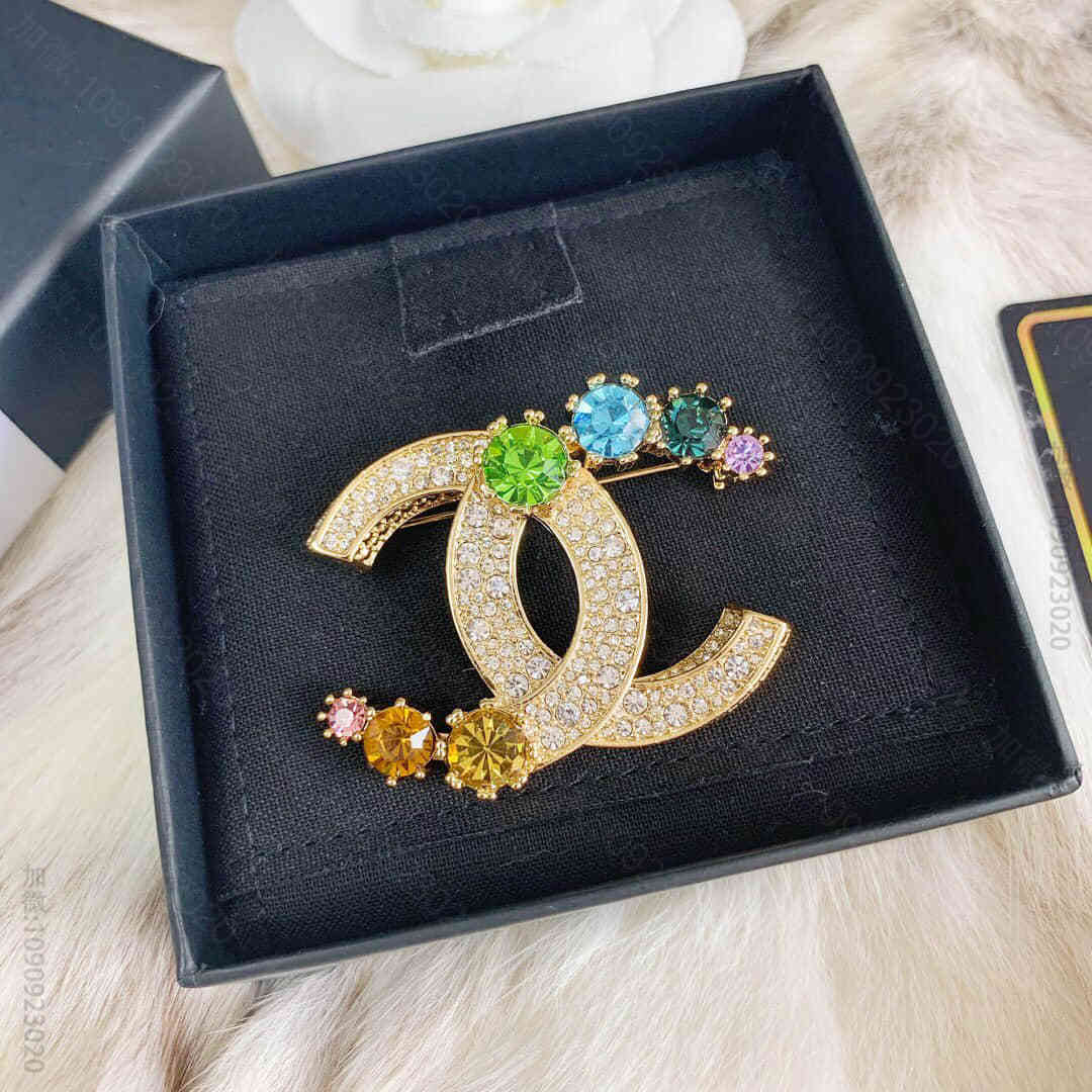 新款 CHANEL香奈儿双c满钻彩钻金色胸针