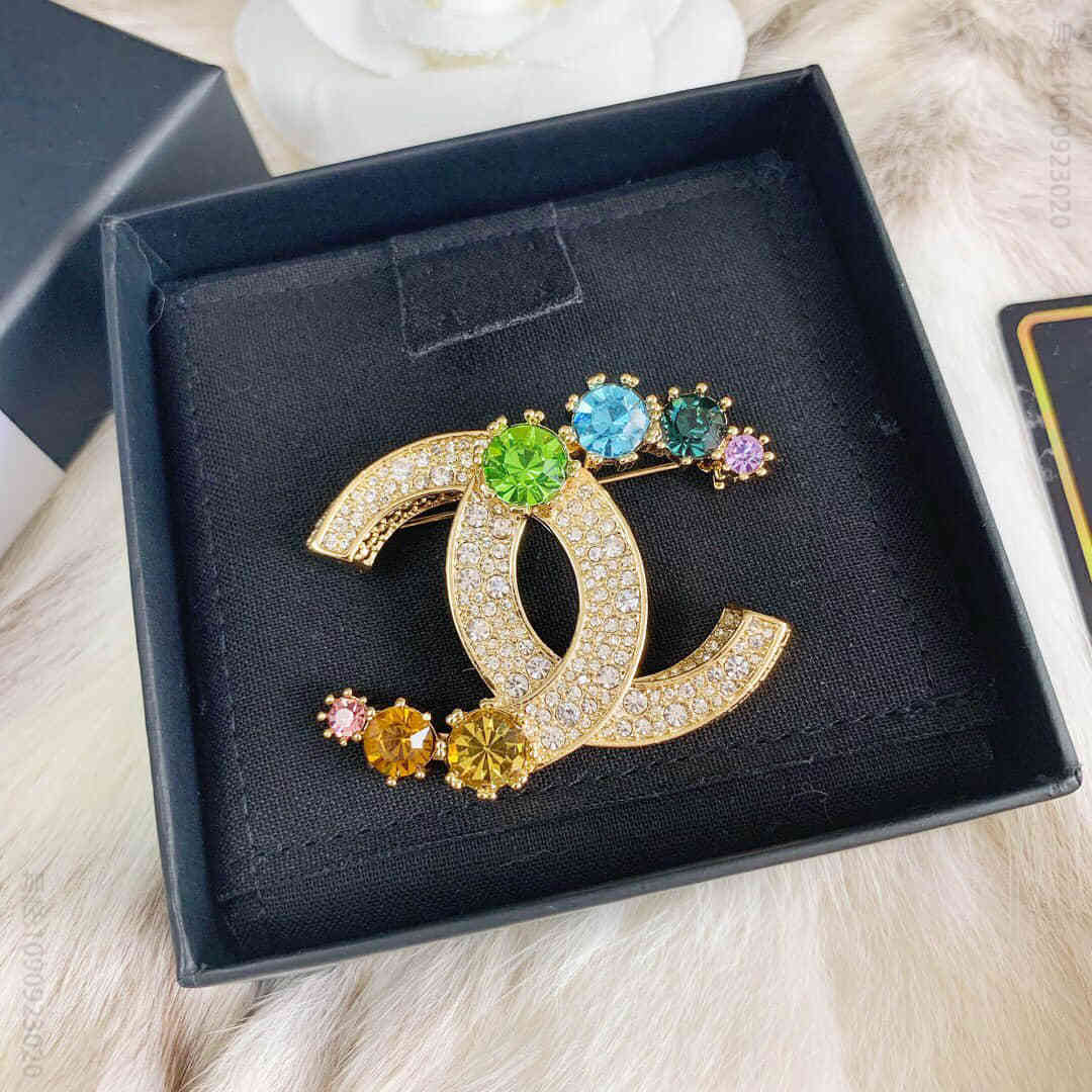 新款 CHANEL香奈儿双c满钻彩钻金色胸针