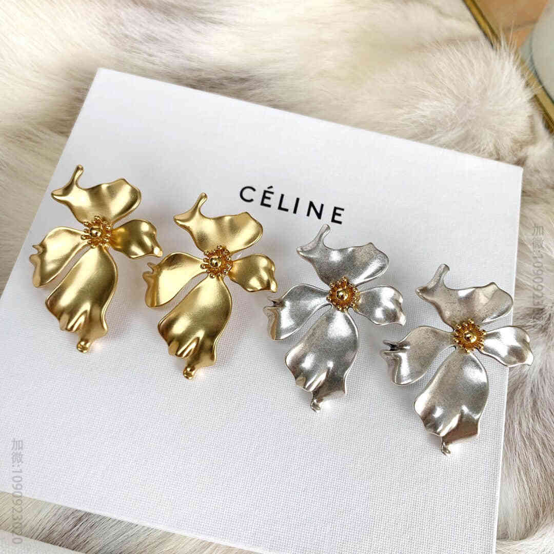 新款Celine赛琳花朵花瓣耳钉耳环