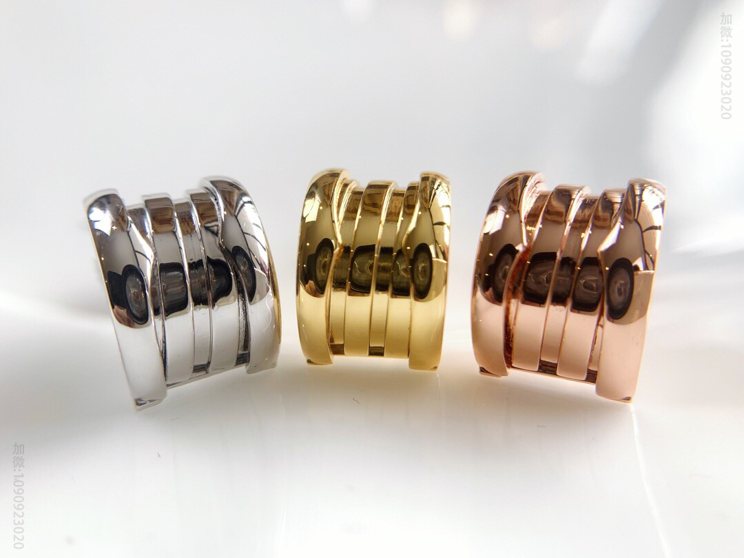 宝格丽BVLGARI 亚金材质 电镀k金层 弹簧耳钉耳环
