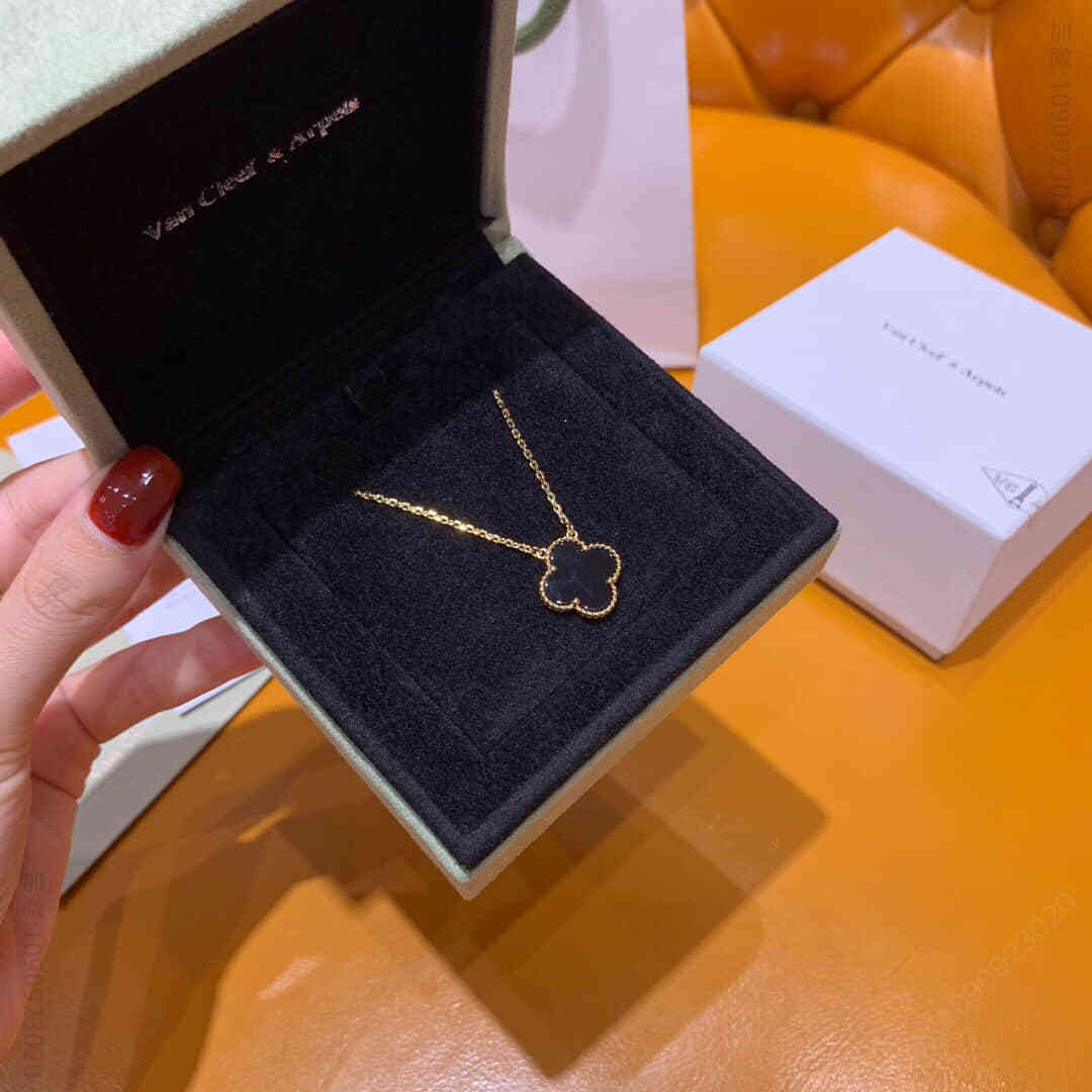Van Cleef &Arpels 梵克雅宝四叶草项链