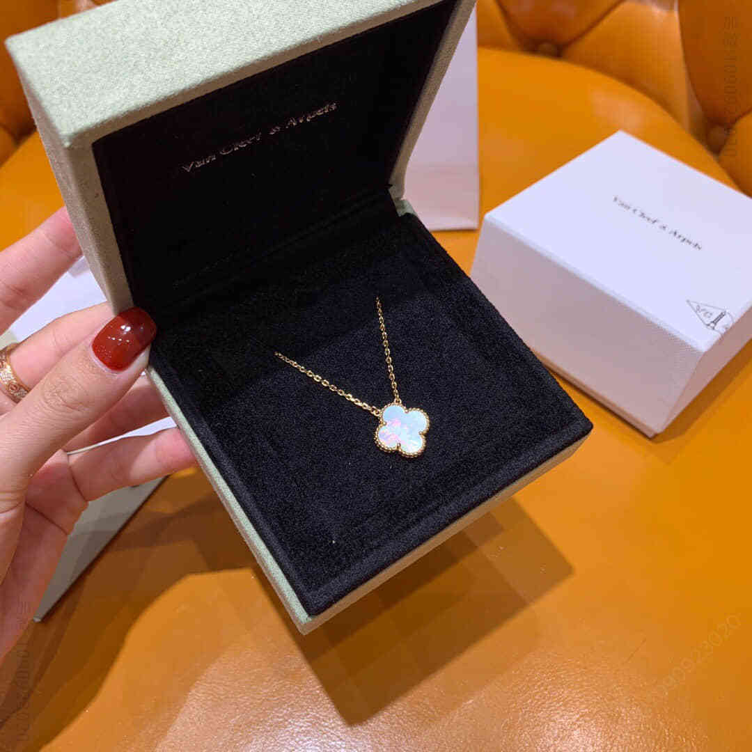Van Cleef &Arpels 梵克雅宝四叶草项链