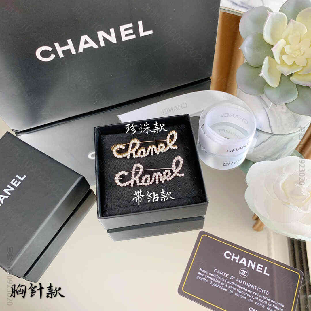 19款 香奈儿字母CHANEL春秋新款带钻款 珍珠款胸针