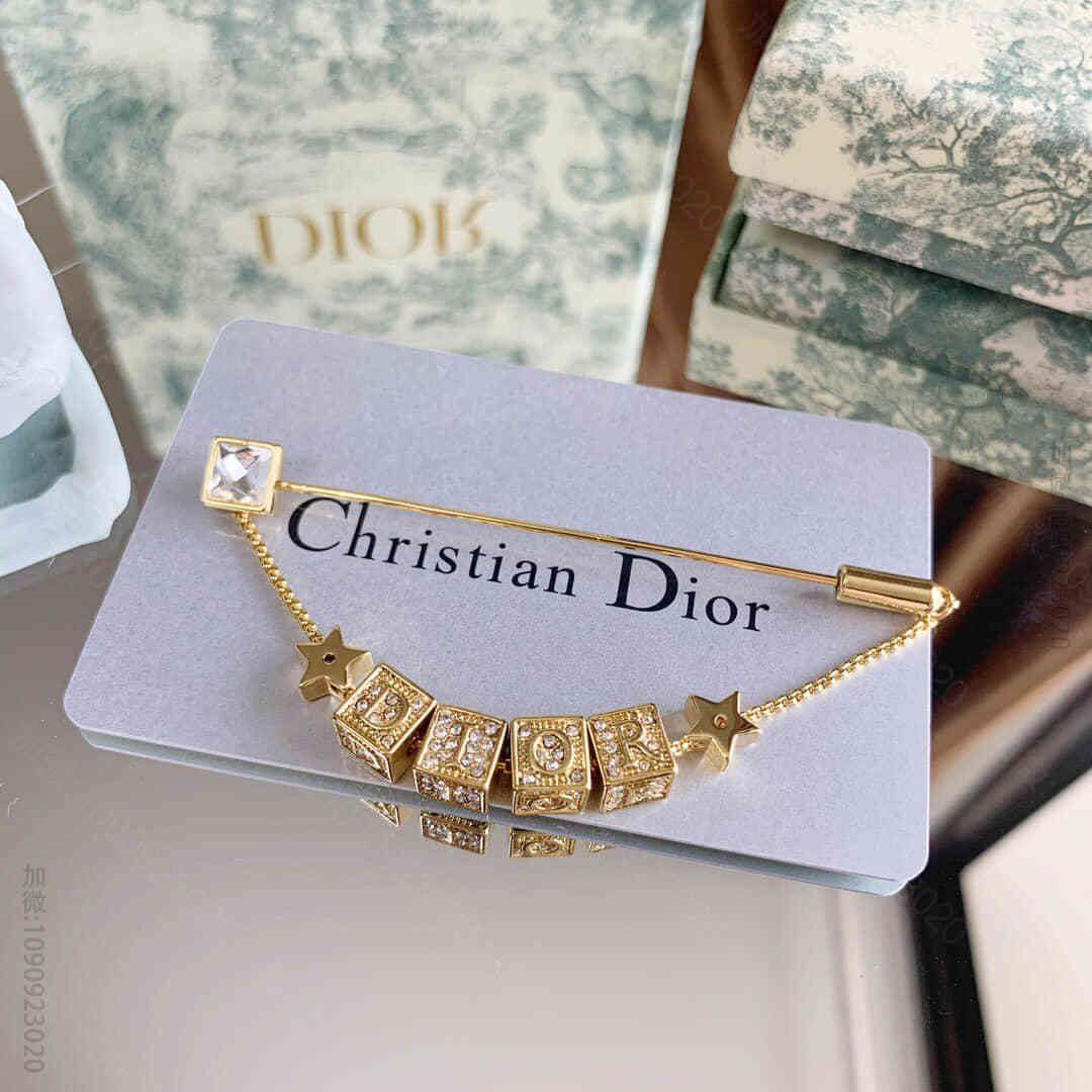 DIOR迪奥胸针字母水钻胸针