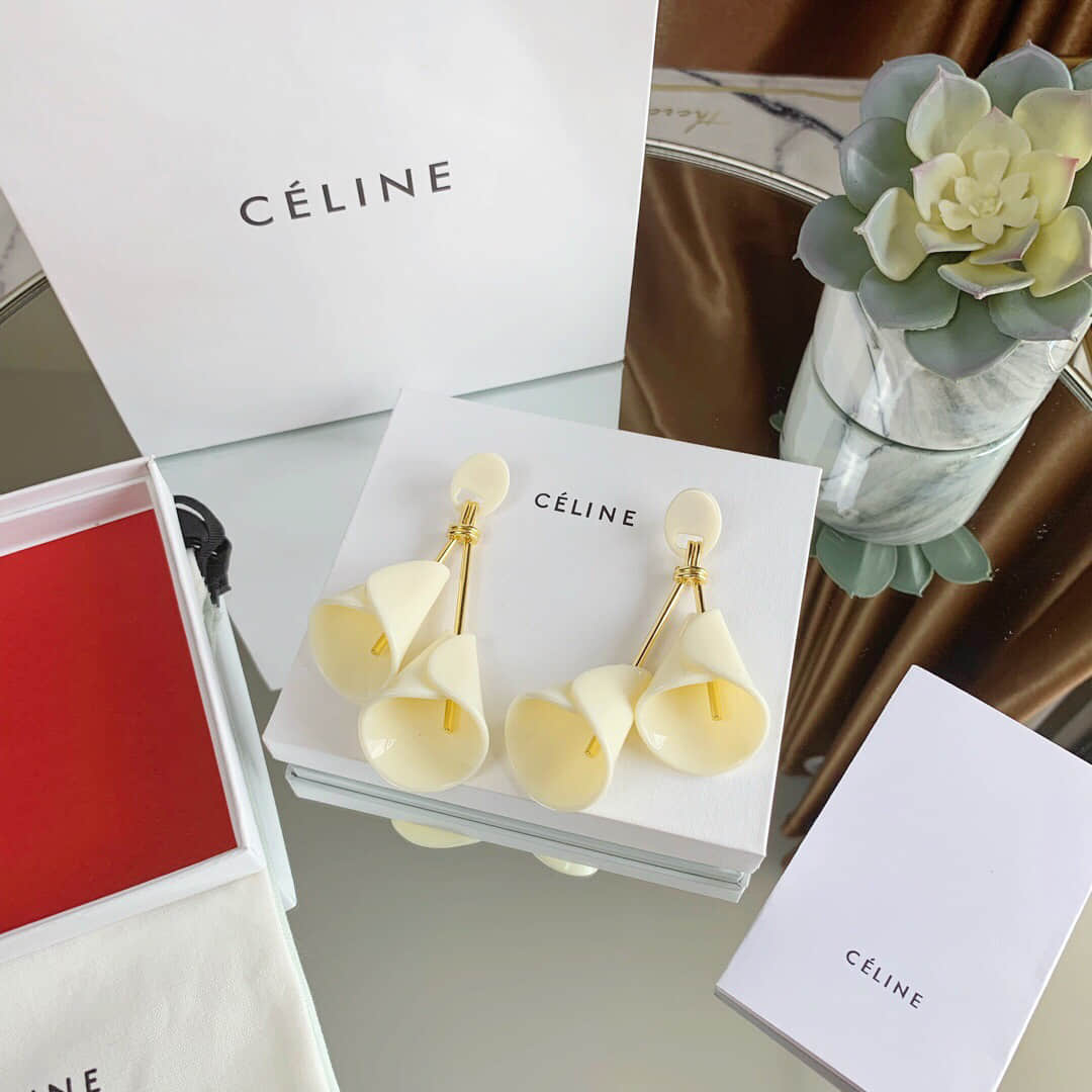 19款Celine新款白色喇叭花朵树脂耳钉耳环