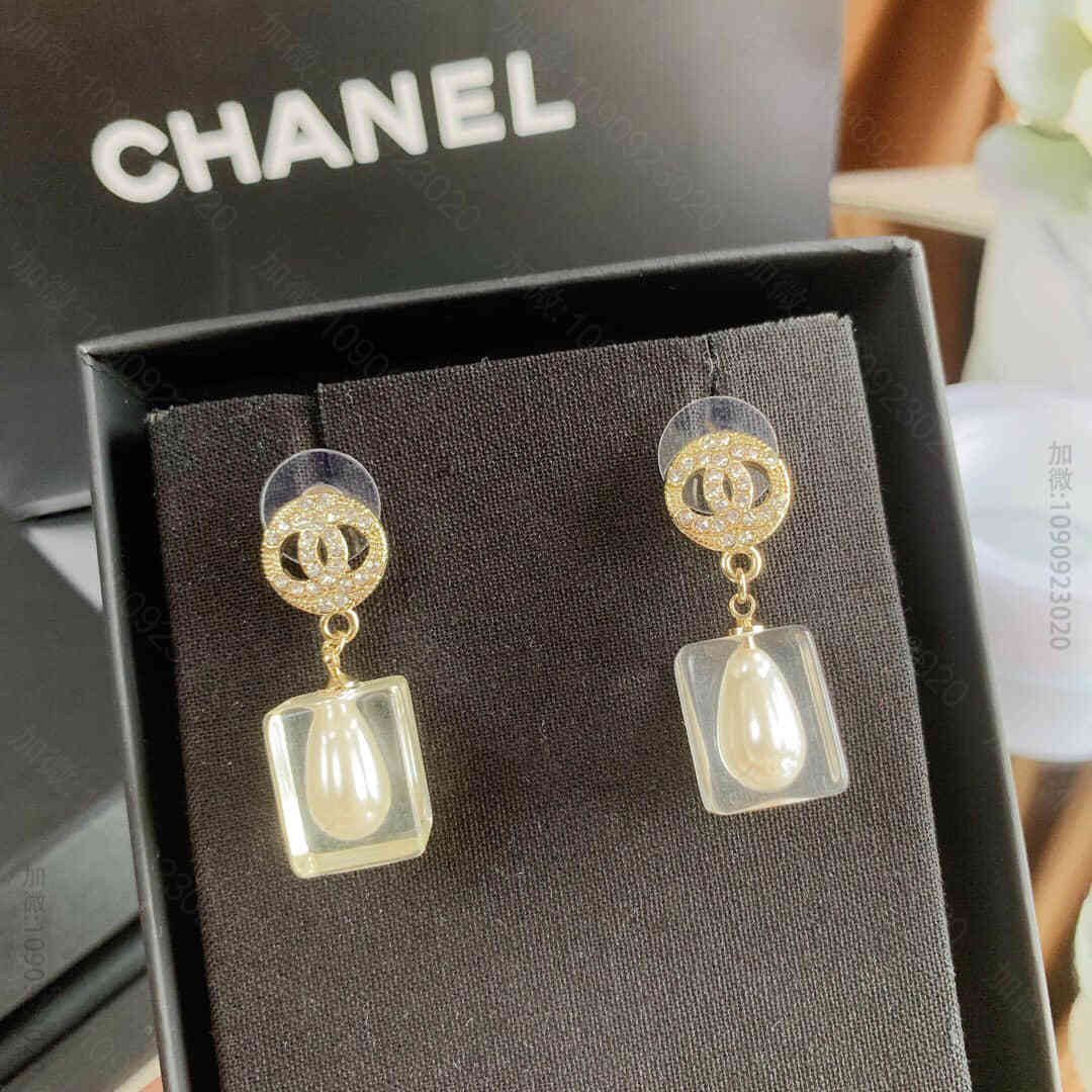 新款 CHANEL香奈儿双c珍珠亚克力耳钉耳环