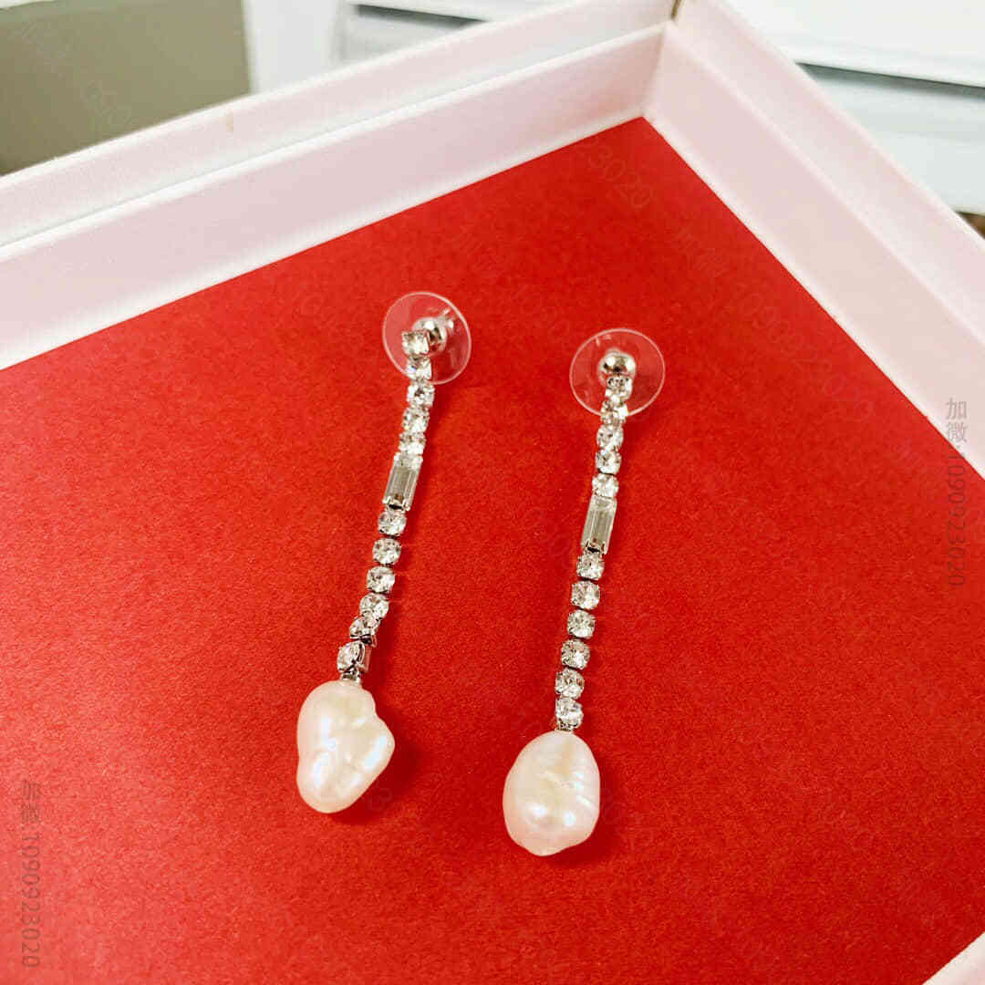 新款Celine赛琳带钻珍珠长耳钉耳环