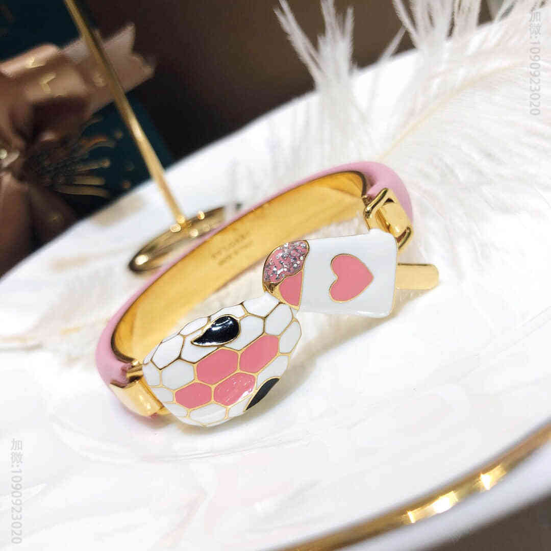 宝格丽全新Serpenti Forever系列情人节限定款Serpenti in Love 蛇手镯