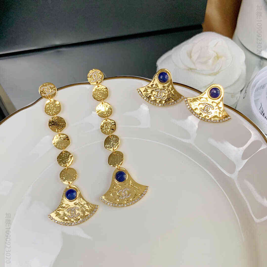 19新款 CHANEL香奈儿金色字母圆牌青金石扇形长耳钉耳环
