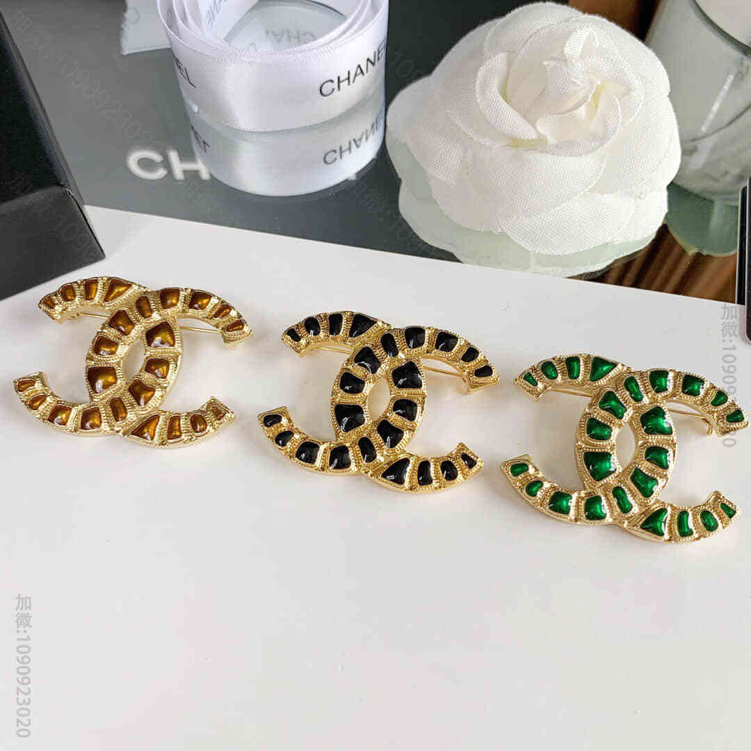 19新款 CHANEL香奈儿埃及系列 金色双c珐琅胸针