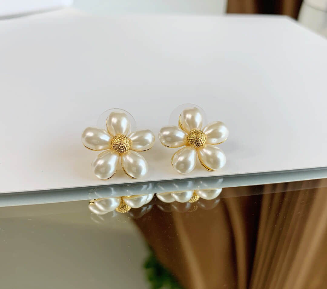 奢品赛琳女士耳环 Celine新款珍珠花朵耳钉耳环 奢品赛琳耳环网站 