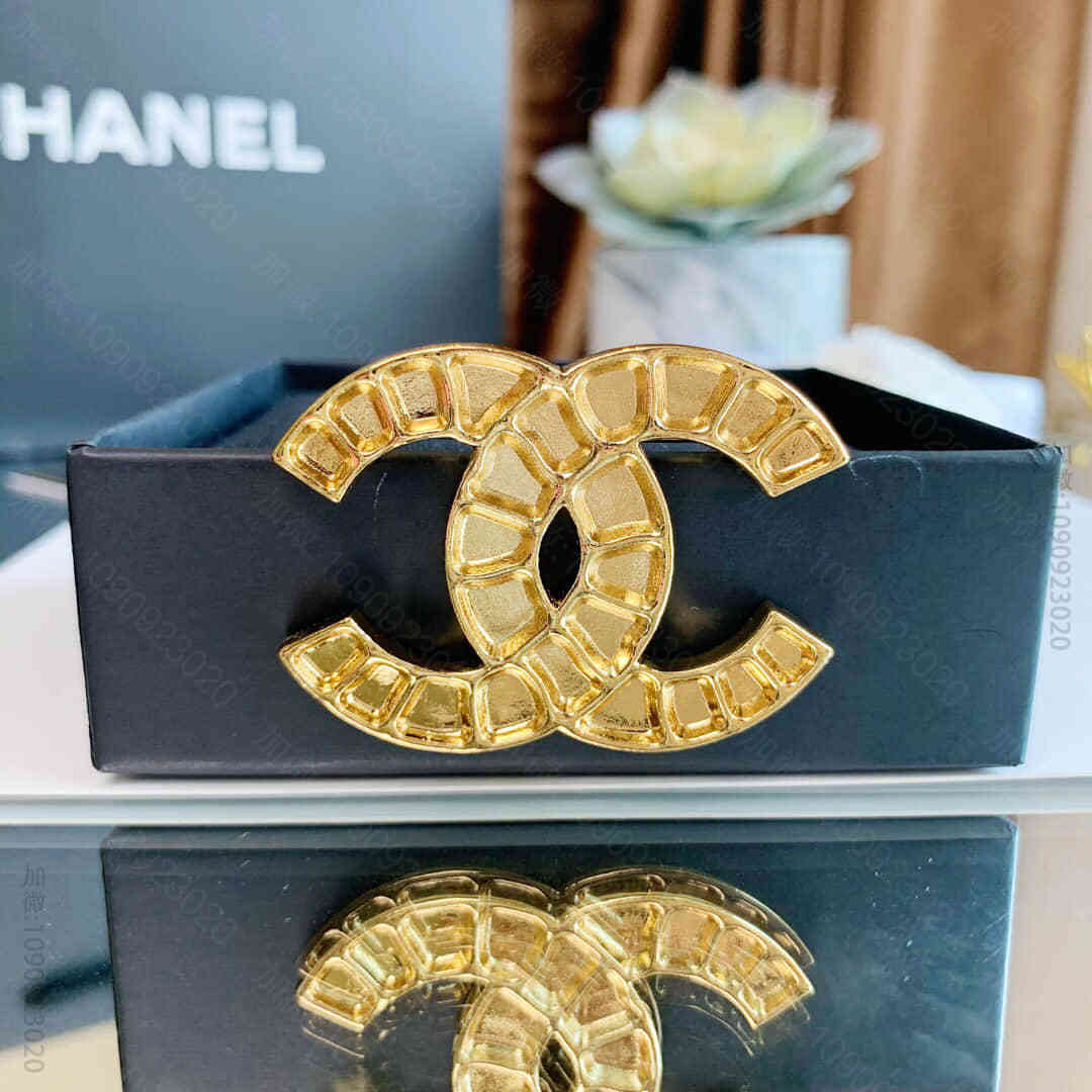 19新款 CHANEL香奈儿金色双胸针